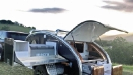 Dodatkowa kuchnia w Gidget Brumby to także dodatkowa przestrzeń na przygotowywanie posiłków - zdjęcie 11